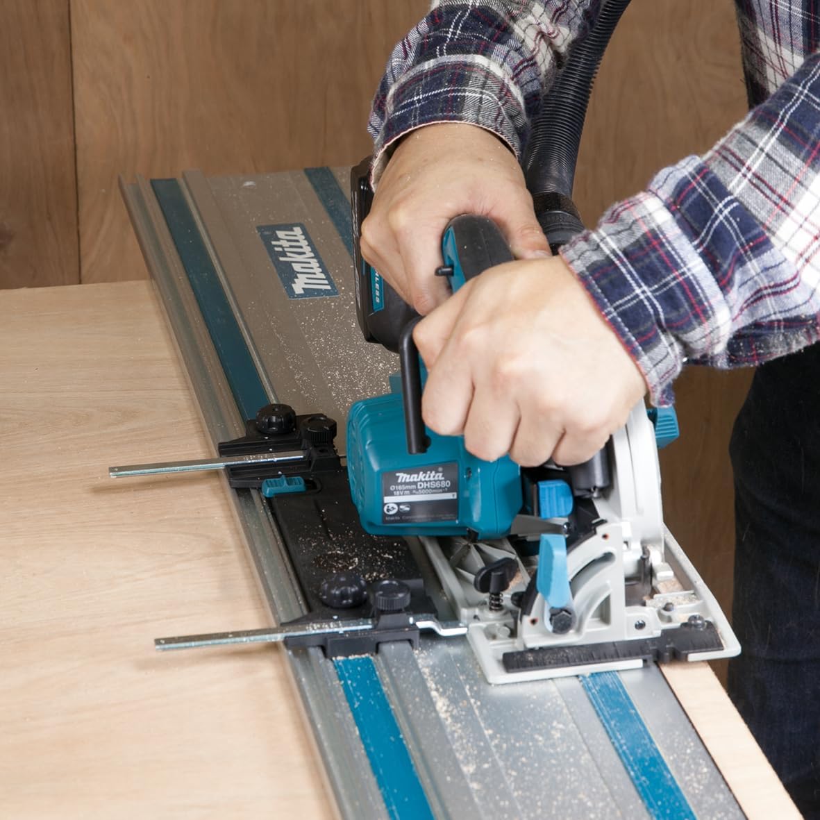 Makita DHS680Z 18V Li-Ion LXT Brushless Circular Saw (165mm) – Batteries and Charger Sold Separately.